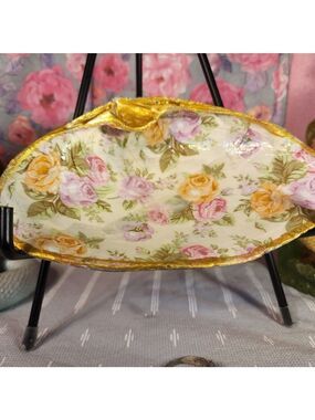 DECOUPAGE CLAM SHELL  